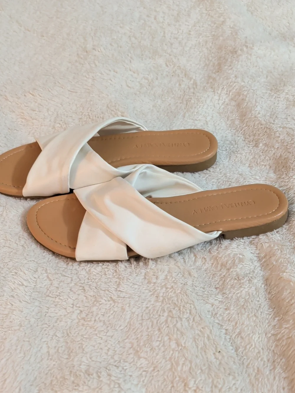 Cynthia Rowley White Crisscross Flat Slide Sandals Size 7.5